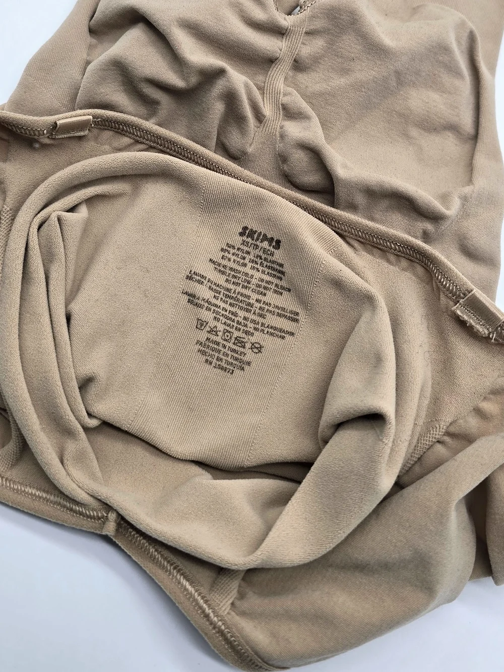 SKIMS Sculpt Plunge Shapewear Bodysuit Nude XS
